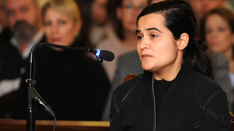 Triana Martínez, una de las tres acusadas por el crimen de la presidenta de la Diputación de León, Isabel Carrasco, durante la segunda jornada del juicio que se celebra en la Audiencia Nacional de León, en el que su madre, Montserrat González, ha confesado autora del crimen.EFE/J. Casares ***POOL***