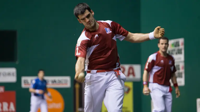 Partido del Campeonato de Parejas entre Ezkurdia-Barriola y Victor-Beroiz (18-22) celebrado en el frontón Labrit (30). IÑIGO ALZUGARAY
