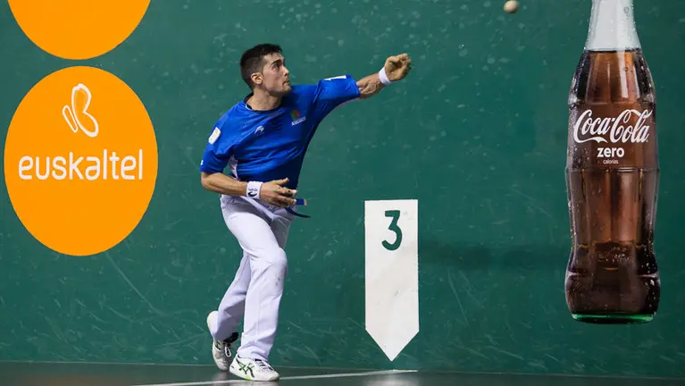 Partido del Campeonato de Parejas entre Ezkurdia-Barriola y Victor-Beroiz (18-22) celebrado en el frontón Labrit (45). IÑIGO ALZUGARAY