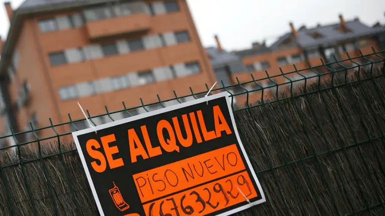 Cartel de 'Se alquila'. REUTERS