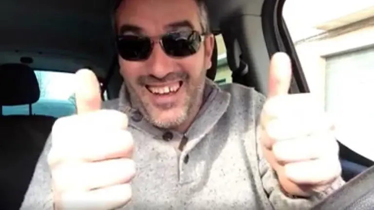 Noel Iglesias en el vídeo que ha grabado para Facebook