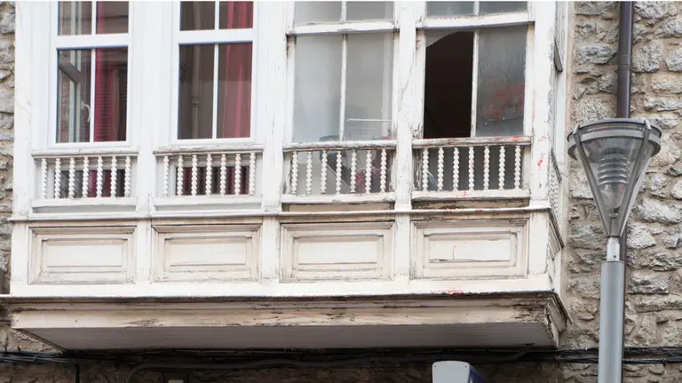 Ventana desde la que arrojó al bebé. EFE