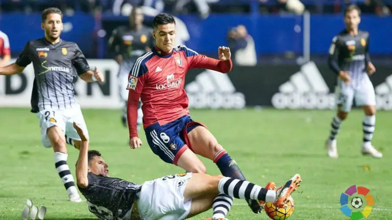 Mikel Merino en acción ante el Mallorca.