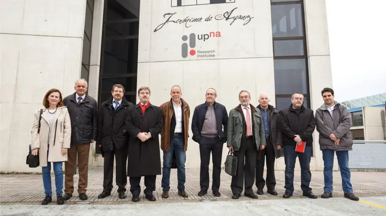 El comité asesor, con sus responsables, en la sede del INAMAT.