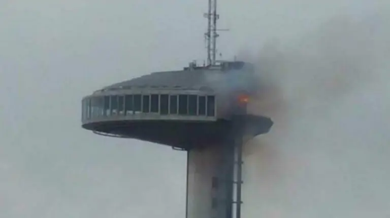 Incendio en el Faro de Moncloa.