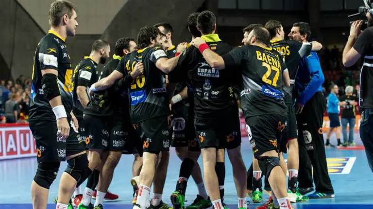 España celebra el pase a la semifinal del Europeo de Polonia. Efe.