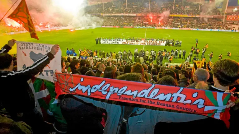 Un momento de un partido de la selección de Euskadi en San Mamés. CG.POZO/ EL MUNDO.