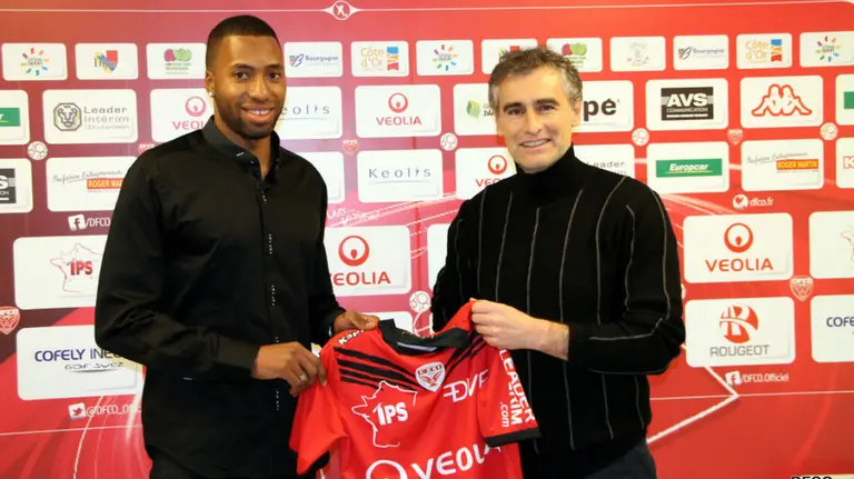 Jordan Loties, presentado como jugador del Dijon francés.