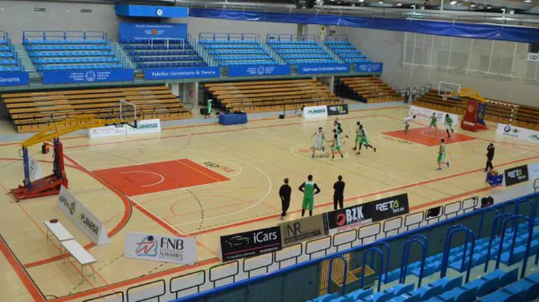 Pabellón de la Upna durante un entrenamiento del Planasa Navarra.