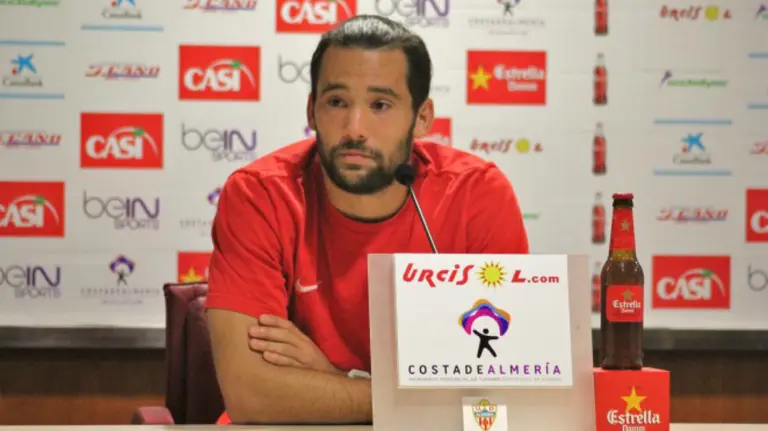 Quique es delantero de la UD Almería. Foto web udalmeriasad.com