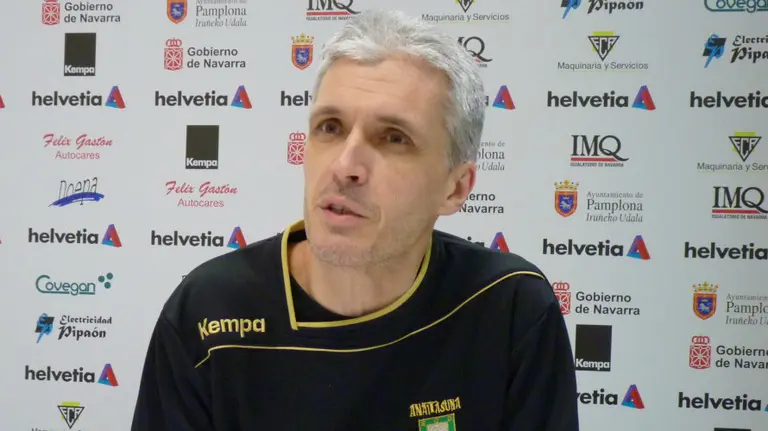 Juanto Apezetxea en rueda de prensa.