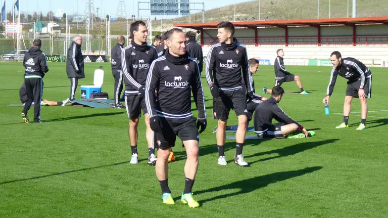 Nino en primer plano durante un entrenamiento de Osasuna en Tajonar.