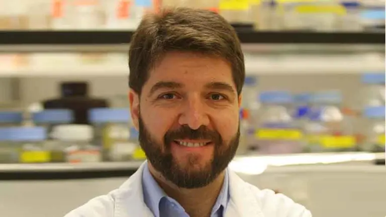 El Dr. Silvestre Vicent recibe la beca Young Investigator Award 2015-2016. UNAV