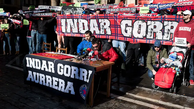Rueda de prensa de Indar Gorri. PABLO LASAOSA 4
