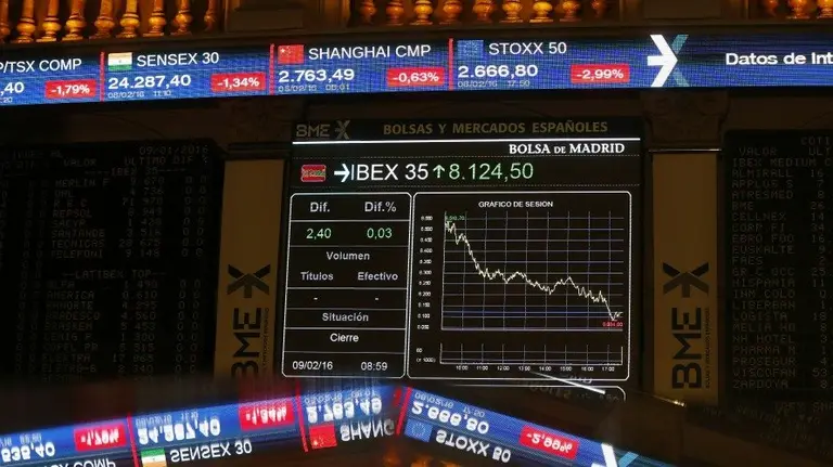 Indicador del IBEX 35 en la Bolsa de Madrid. EFE. JUAN CARLOS HIDALGO.