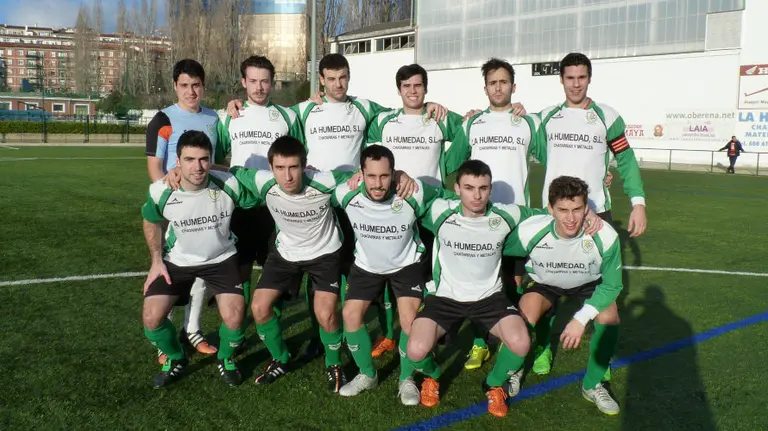 Equipo titular de Oberena en su estadio.