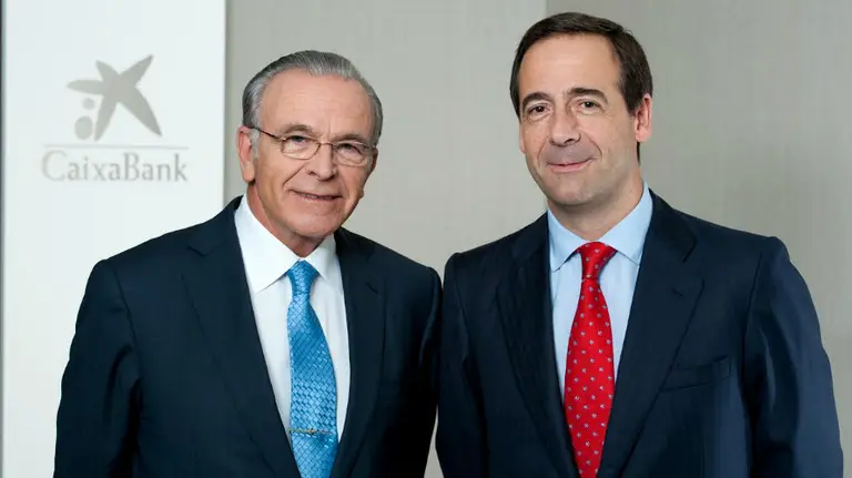 De izquierda a derecha, Isidro Fain&eacute; y Gonzalo Gort&aacute;zar, presidente y consejero delegado de CaixaBank, respectivamente.