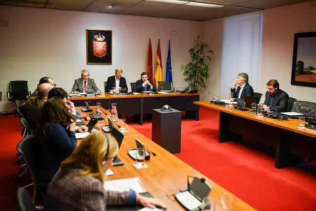 Sesión de trabajo para que el Plant Manager de ZF TRW Automotive España, Paul Henry Parn, explique el ERE en la compañía. PABLO LASAOSA 5