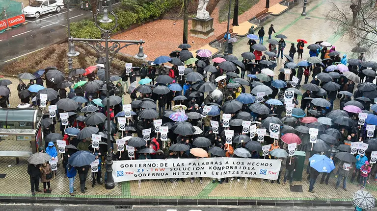 Sesión de trabajo para que el Plant Manager de ZF TRW Automotive España, Paul Henry Parn, explique el ERE en la compañía. PABLO LASAOSA 7