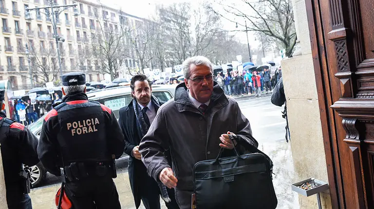 Sesión de trabajo para que el Plant Manager de ZF TRW Automotive España, Paul Henry Parn, explique el ERE en la compañía. PABLO LASAOSA 7