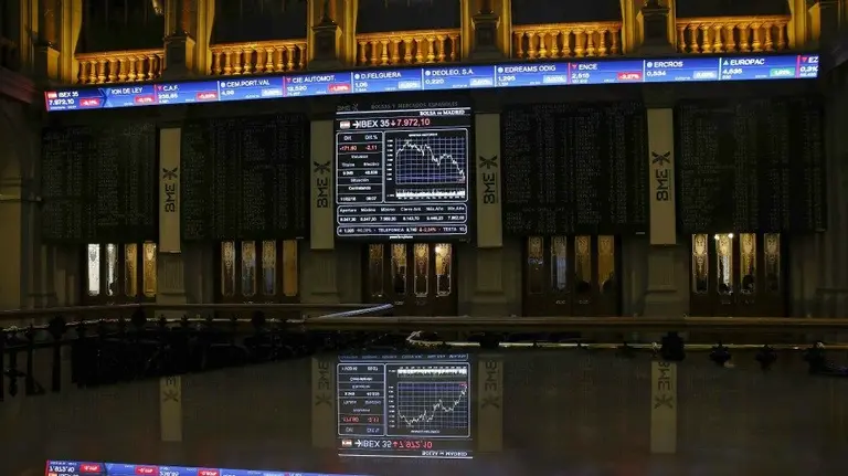 El principal indicador de la Bolsa española, el IBEX 35, perdía de nuevo los 8.000 puntos poco después de la apertura. EFE. CHEMA MOYA