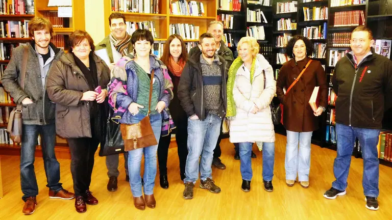 Parlamentarios, técnicos y cargos municipales en la Biblioteca.