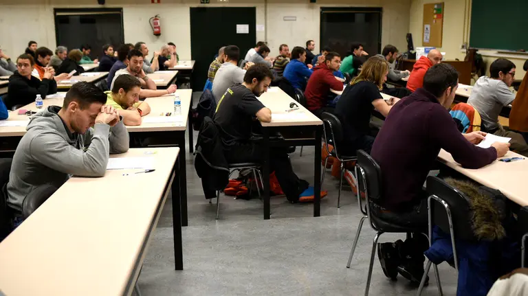 Prueba teórica de las oposiciones de bomberos para Navarra. PABLO LASAOSA 8