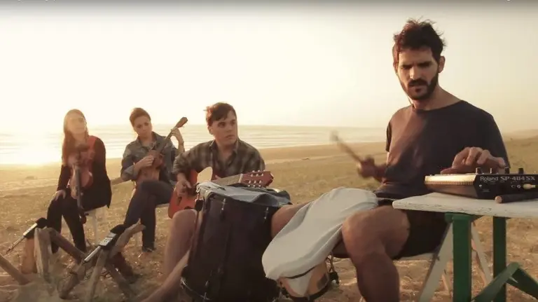 El grupo de Belize cantando en directo.