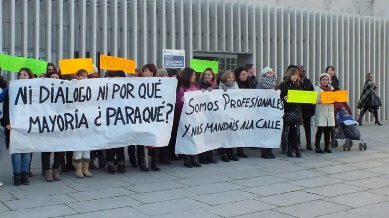 Trabajadoras de escuelas infantiles frente a Fuerte el Príncipe 10. S. REDÍN