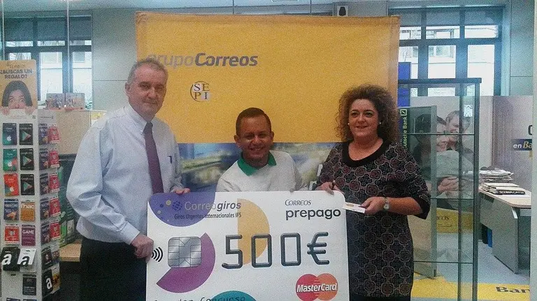 Ganador de los 500 euros en la oficina de Correos del Paseo Sarasate.