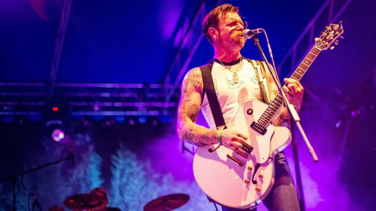 Eagles of Death Metal actúa en París tres meses después de los atentados. EP