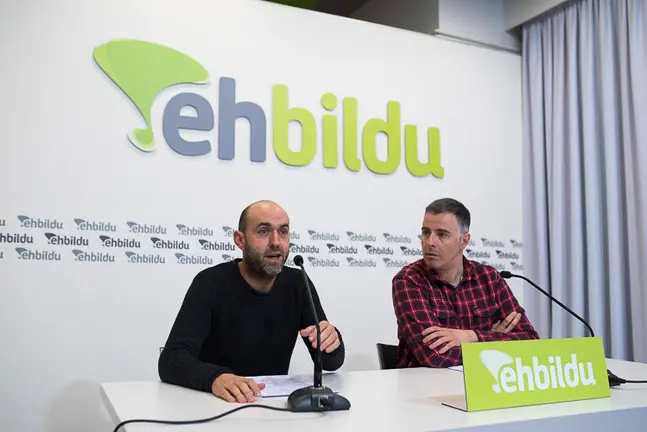 Dani Saralegi e Iban Maia comparecen por el caso del concejal de Bildu, Abaurrea. PABLO LASAOSA