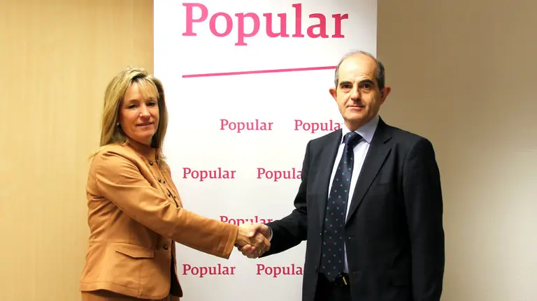Ana Beriain, presidenta de la Asociación de Hostelería de Navarra y Fernando Merino, director de la Territorial Norte de Popular.  