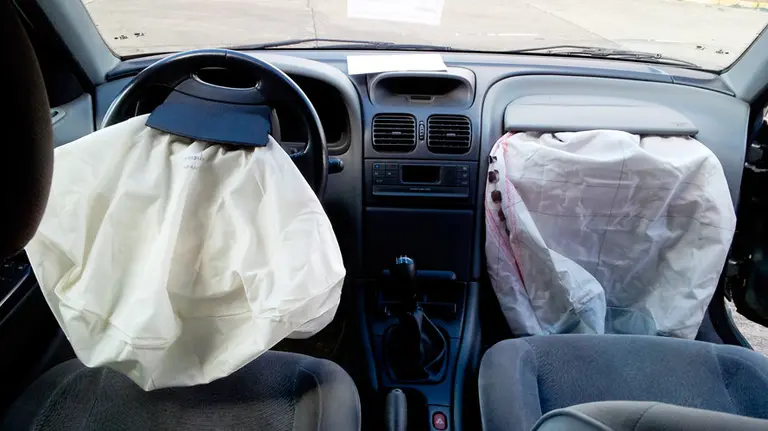 Airbag en un vehículo.