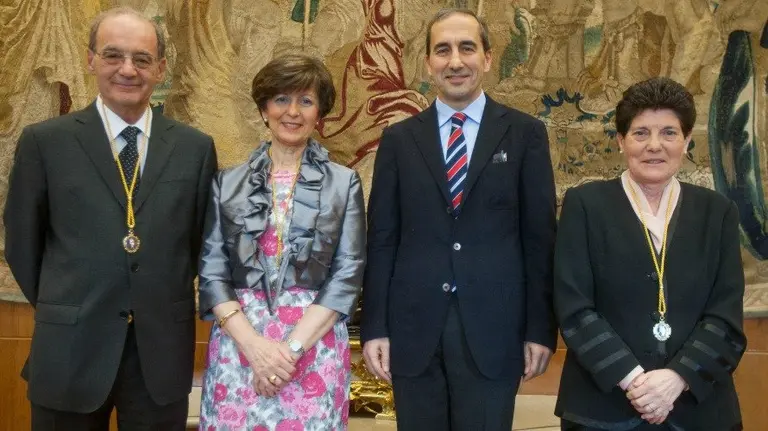 De izquierda a derecha, Jesús Prieto, María Ángeles Sánchez, el rector y Pilar Sesma.