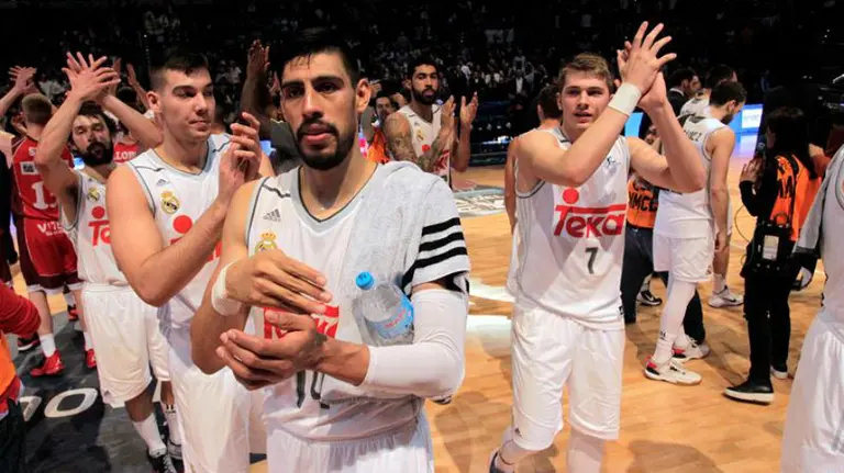 Los jugadores del Real Madrid celebran su victoria en la Copa. Efe.
