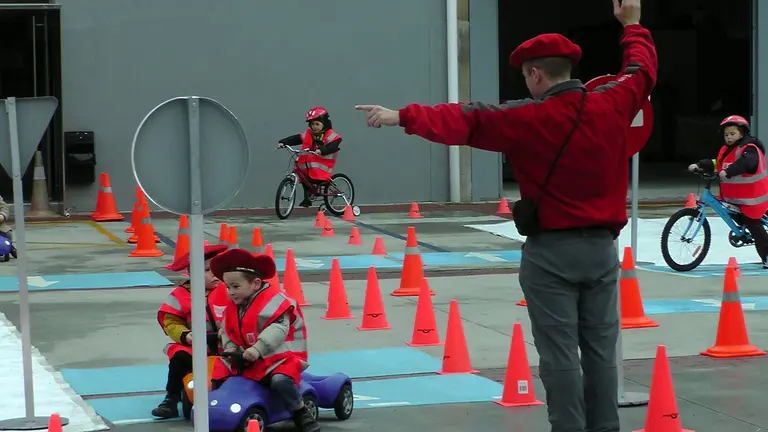 Una de las acciones de educación vial de la Policía Foral.
