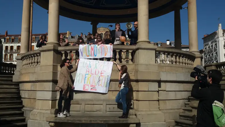 Concentración de la Comunidad Educativa de EE.II. 20160221_124334