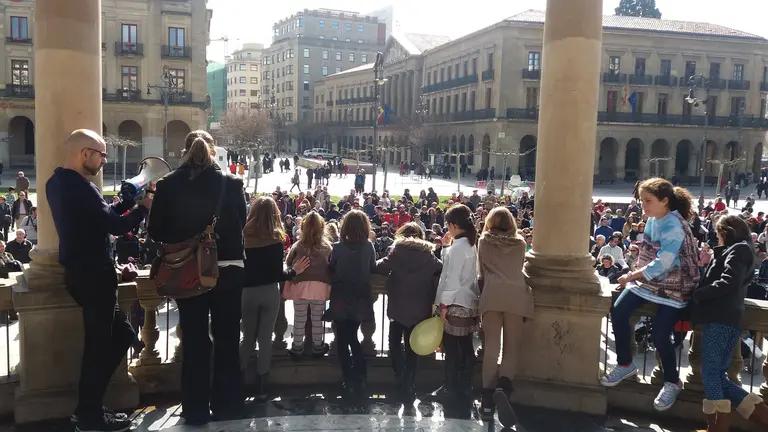 Concentración de la Comunidad Educativa de EE.II. 20160221_124503