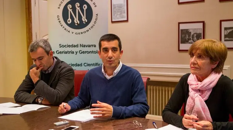 El presidente, Nicolás Martínez Velilla; la vicepresidenta, Camino Oslé; y el secretario, Álvaro Casas.