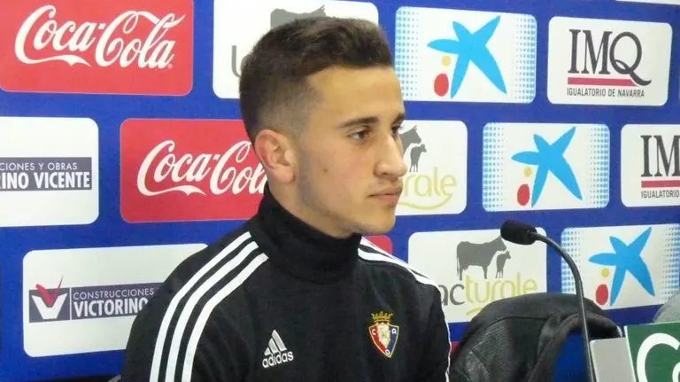 Álex Berenguer en rueda de prensa.