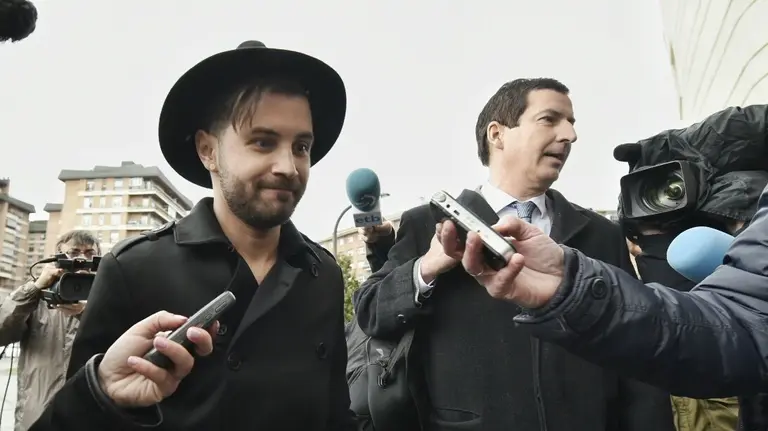 Abel Azcona declara en el juzgado por la exposición con hostias consagradas. PABLO LASAOSA 7