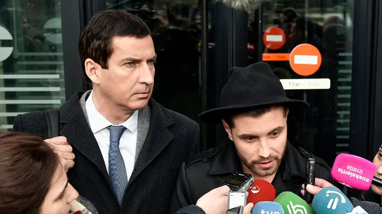 Abel Azcona declara en el juzgado por la exposición con hostias consagradas. PABLO LASAOSA 14