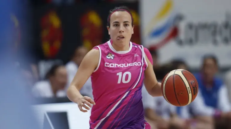María Asurmendi con la camiseta del Conquero. Foto Alberto Nevado. FEB.