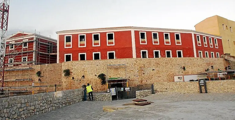 Imagen del exterior del Parador de Dalt Vila. Fuente: Diariodeibiza.es