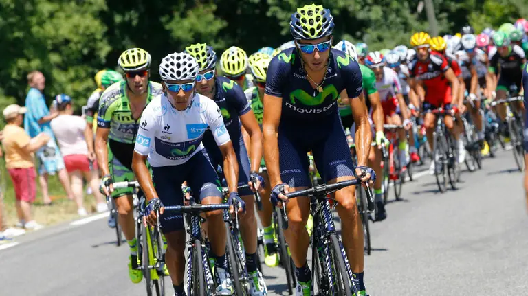 Adriano Malori tirando del pelotón. Foto Movistar team.