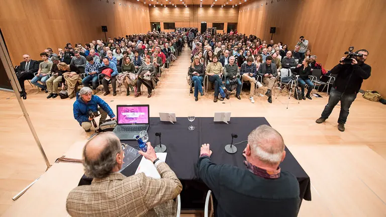 Fernando Savater durante la charla promovida por Sociedad Civil Navarra. PABLO LASAOSA 3