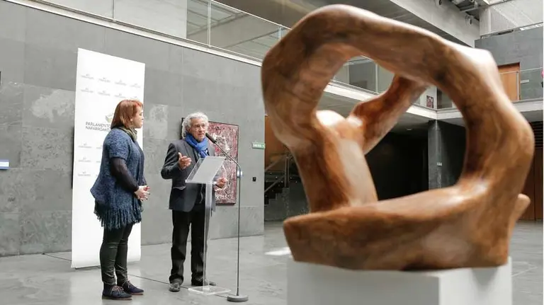 Ainhoa Aznárez, Presidenta del Parlamento, Javier Hernández, artista cascantino.
