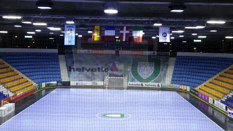 El pabellón Anaitasuna, engalanado para la cita europea ante el Chambery.