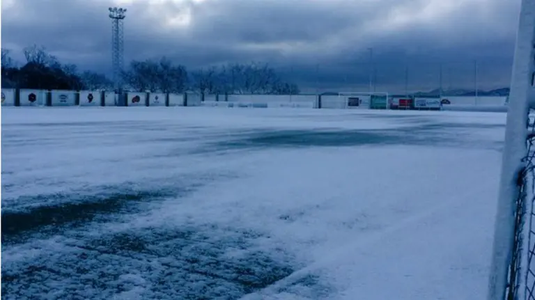 Imagen del terreno de juego del Guijuelo de Salamanca. Foto twitter.